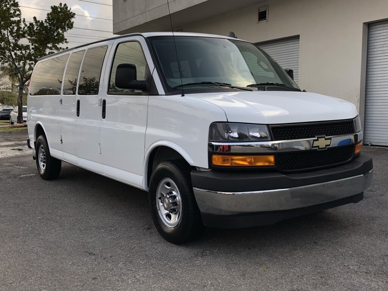 2018 chevrolet express 3500 lt